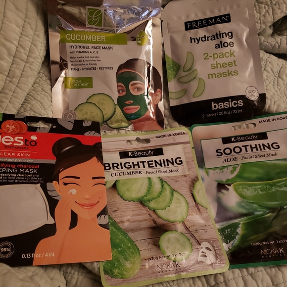 Assortment of facial masks and foot masks - Picture 2 of 2